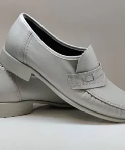 Klaani Harmaa Mokkasiini